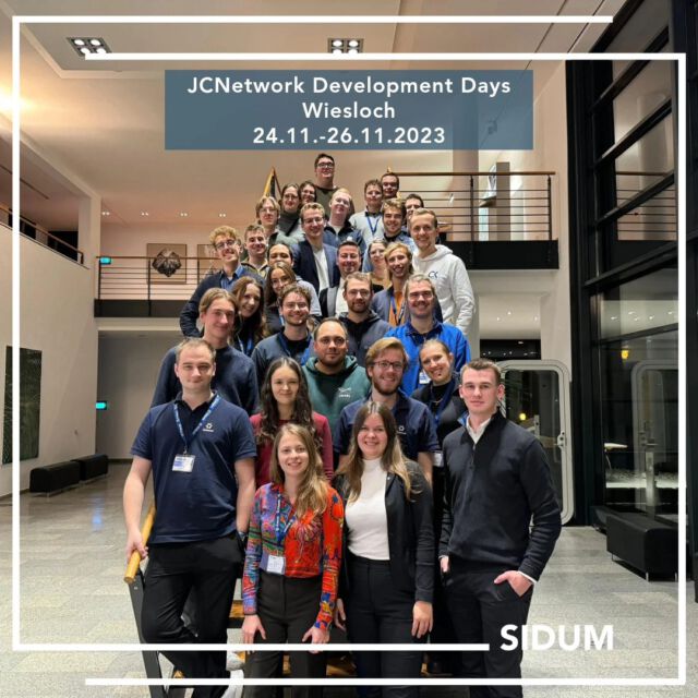 ✨JCNetwork Development Days in Wiesloch: Ein voller Erfolg mit starkem SIDUM-Aufgebot! 🙌🏼 

Das vergangene Wochenende stand ganz im Zeichen der JCNetwork Development Days am schönen MLP-Campus in Wiesloch. Ein Event, wo in verschiedenen Fachbereichen ambitionierte Ziele gesetzt, Prozesse optimiert, innovative Konzepte entwickelt und kreative Ideen gesammelt wurden, um das JCNetwork voranzubringen. 📈🎯 

Bei SIDUM sind wir stolz darauf, uns mit den Zielen und Werten unseres Dachverbandes zu identifizieren und uns aktiv einzubringen. Mit unseren Verbandsvorständen Benny Heine und Neneh Teske sowie 7 engagierten Fellows waren wir stark vertreten. Die Reise aus Magdeburg hat sich definitiv gelohnt! 🚀 

Neben den produktiven Work-Sessions gefiel uns ein interaktiver Rhetorikworkshop von MLP. Das Wochenende wurde durch ein spannendes Krimidinner und ein unterhaltsames Schwarzlicht-Minigolfspiel abgerundet. Wir nehmen einen Koffer voller Inspirationen, Freundschaften und ToDo's für unsere Arbeit im JCNetwork mit zurück nach Magdeburg. 🕵️‍♂️⛳️ 

Ein besonderes Dankeschön geht an Neneh und alle Organisator:innen dieses vielseitigen Wochenendes und natürlich an @mlpfinancify für die Einladung auf ihren beeindruckenden Campus und den inspirierenden Workshop. 💙 

Denkst du darüber nach, dich neben deinem Studium bei SIDUM oder im @juniorconsultantnetwork zu engagieren und an Events wie den #JCNetwork Development Days teilzunehmen? Dann zögere nicht und schreib uns eine Nachricht. Wir freuen uns auf dich! 🙌🏼💬 

#DevelopmentDays #MLPCampus #Networking #Teamwork #vorwärtskommen #Innovation