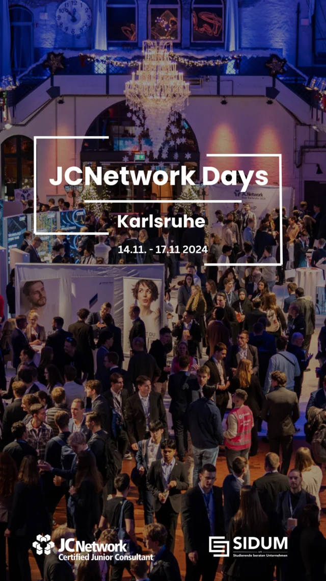 🚀 Rückblick auf die 42. JCNetwork Days in Karlsruhe 2024 🌟

Vier Tage voller Wissen, Netzwerken und Karrierechancen – das waren die JCNetwork Days 2024 in Karlsruhe! Vom 14. bis 17. November kamen über 300 Junior Consultants aus ganz Deutschland zusammen, um sich weiterzubilden, auszutauschen und gemeinsam in die Welt der Unternehmensberatung einzutauchen.

🎓 36 Workshops zu Themen wie SAP-Beratung, Kundenerlebnissen und vielem mehr boten die Möglichkeit, wertvolle Punkte für das Certified Junior Consultant Program zu sammeln und das eigene Fachwissen zu vertiefen.

🤝🏼 Auf der Firmenkontaktmesse konnten unsere Teilnehmer*innen an den Ständen von 20 renommierten Beratungsunternehmen ihre Netzwerke erweitern – von Automotive über Konsumgüter bis hin zu IT-Strategie war alles dabei.

🕺🏻 Natürlich kam auch der Spaß nicht zu kurz – die Abendveranstaltungen waren wie immer ein voller Erfolg und boten viele Gelegenheiten für persönliche Gespräche und das Knüpfen neuer Freundschaften.

Ein riesiges Dankeschön geht an den Ausrichterverein @fuks_karlsruhe, das gesamte Projektteam und alle Helfer*innen, die diese Veranstaltung möglich gemacht haben. Ebenso ein besonderer Dank an den Hauptsponsor @mhp_com für die Unterstützung!

Du möchtest nächstes Jahr auf den JCNetwork Days in Mainz dabei sein? Schau bei uns vorbei und werde Teil von SIDUM! 🎉

#JCNetworkDays #Karlsruhe2024 #Weiterbildung #Networking #JuniorConsultants #EnrichmentByPartnership #Beratung #KarriereStart